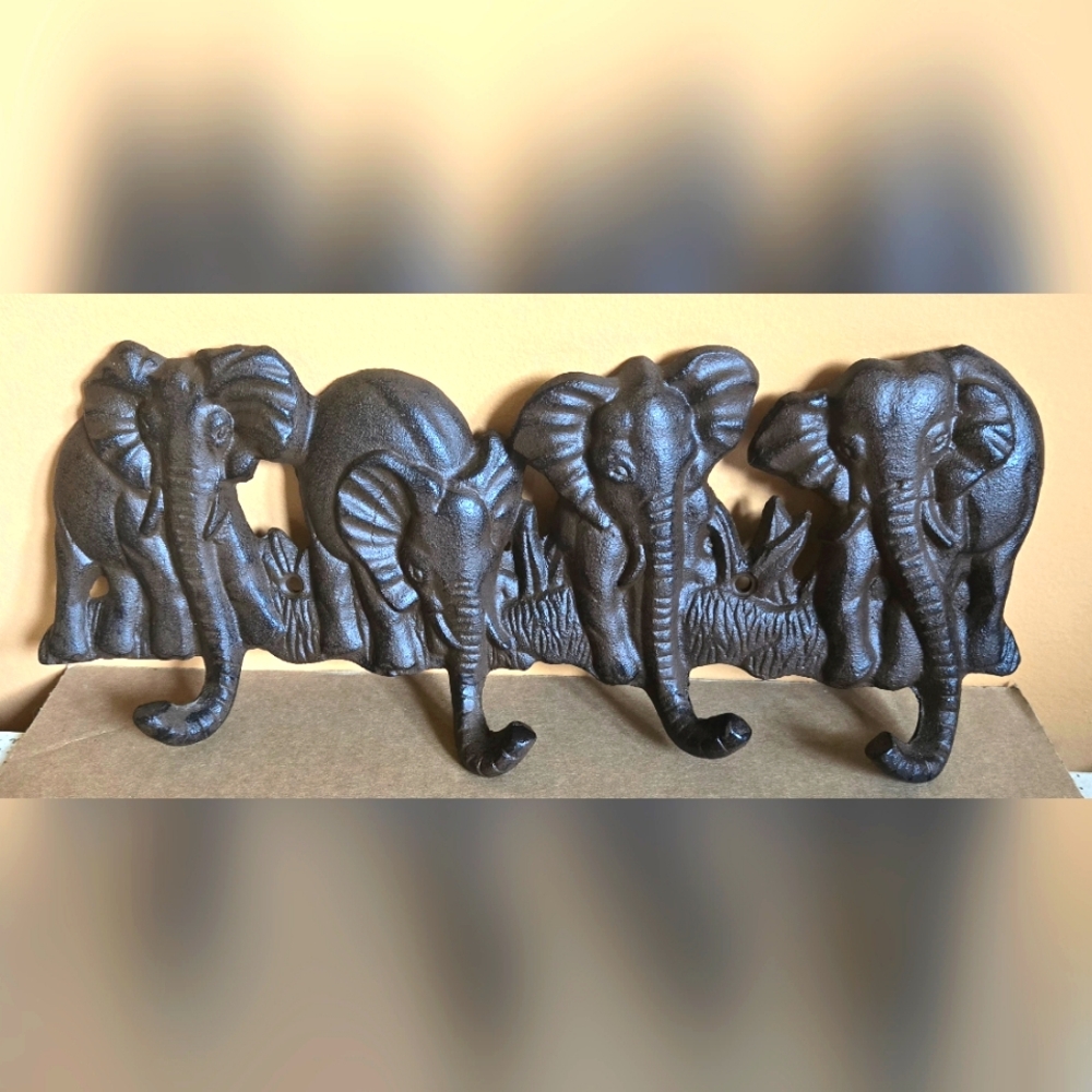 Elephant NWOT Cast Iron 4-Hook Wall Decor
